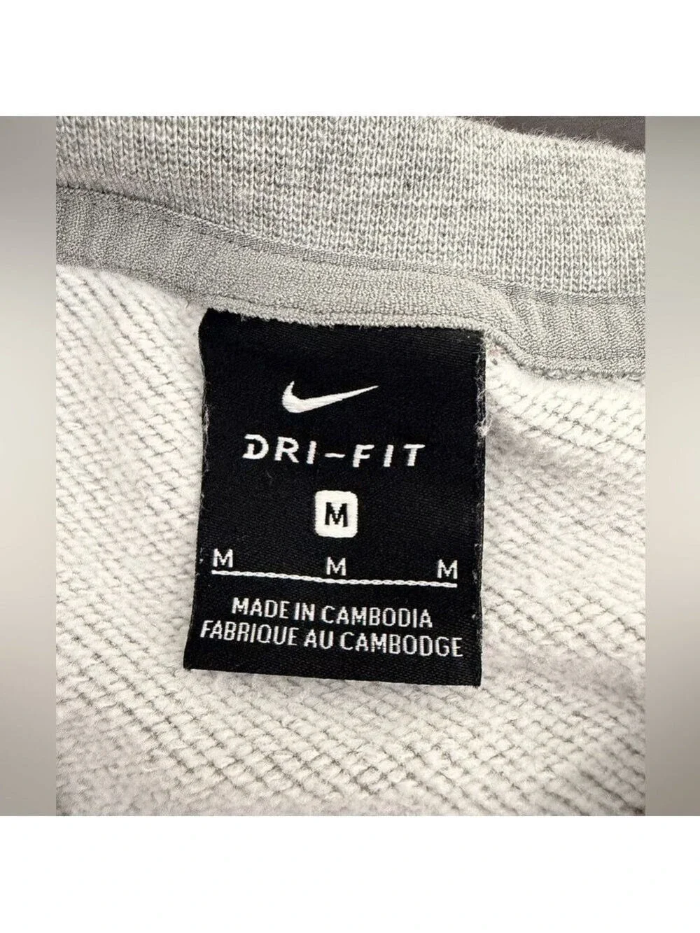 Nike Versa Dri-FIT Cropped Training Crewneck Sweatshirt Medium Heather Gray Pull